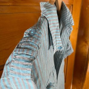 Men’s button down t-shirt